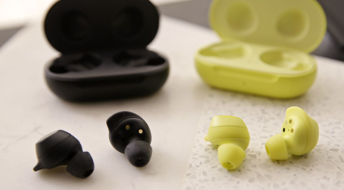 Samsung Galaxy Buds vor Ladehülle