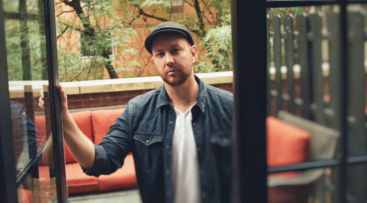 Mit seiner Single "Open up" liefert Matt Simons den Sound zur neuen GigaTV-Kampagne von Vodafone.