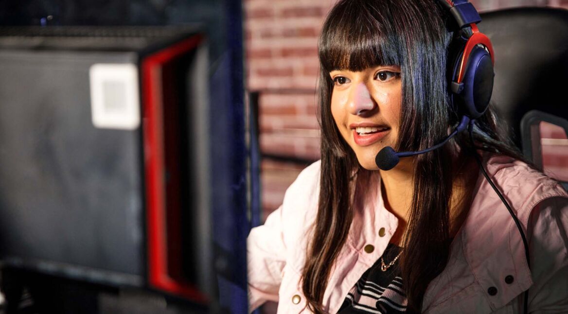 Gamerin spielt Star Citizen