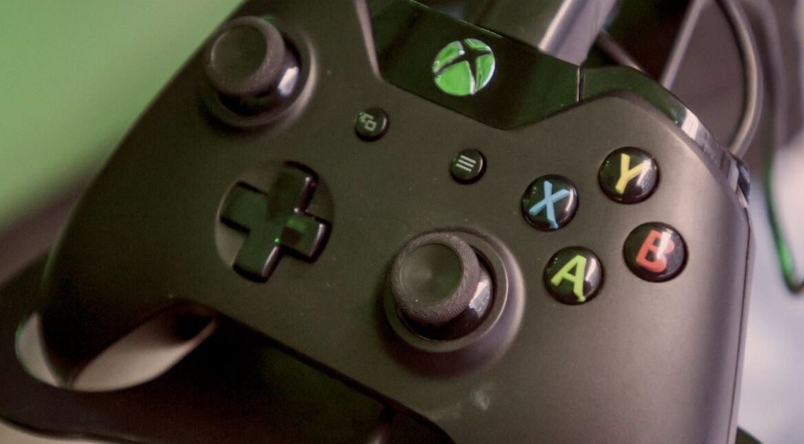 Schwarzer Xbox-One-Controller.