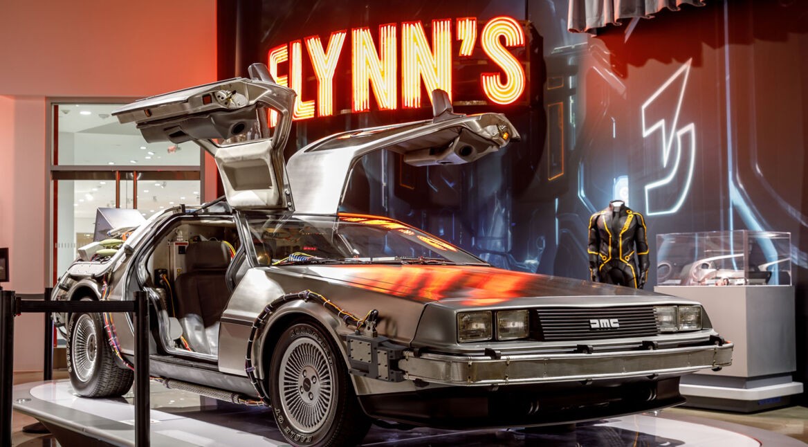 hollywood-dream-machines-time-machine-de lorean-ausstellung-film-autos