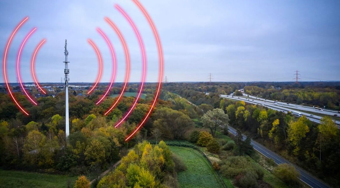 Funkmast, der mit 5G den Weg ins Gigabit-Zeitalter ermöglicht