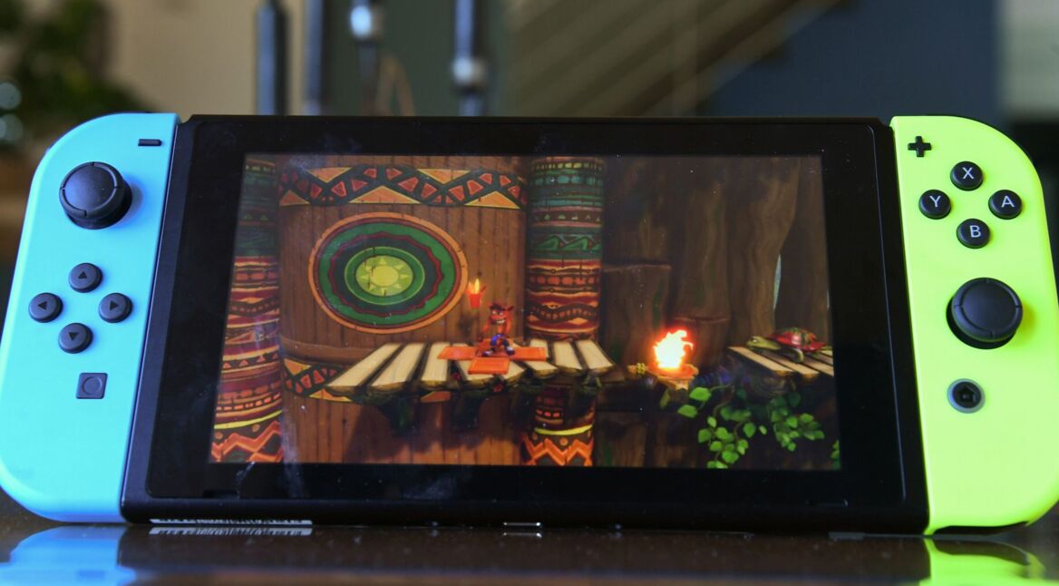 Die Nintendo Switch im Handheld-Modus.