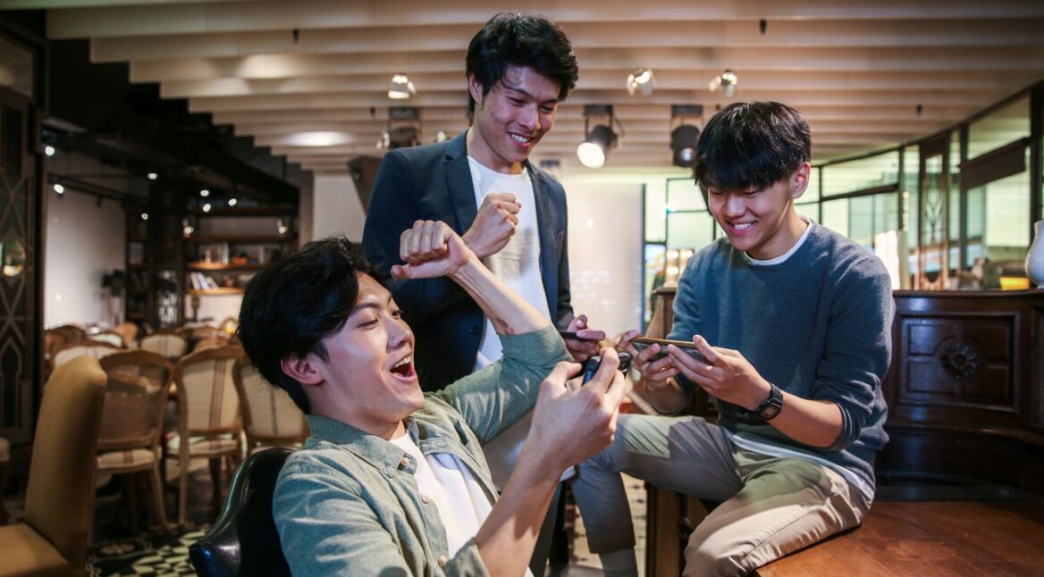 Drei Freunde spielen Auto Chess