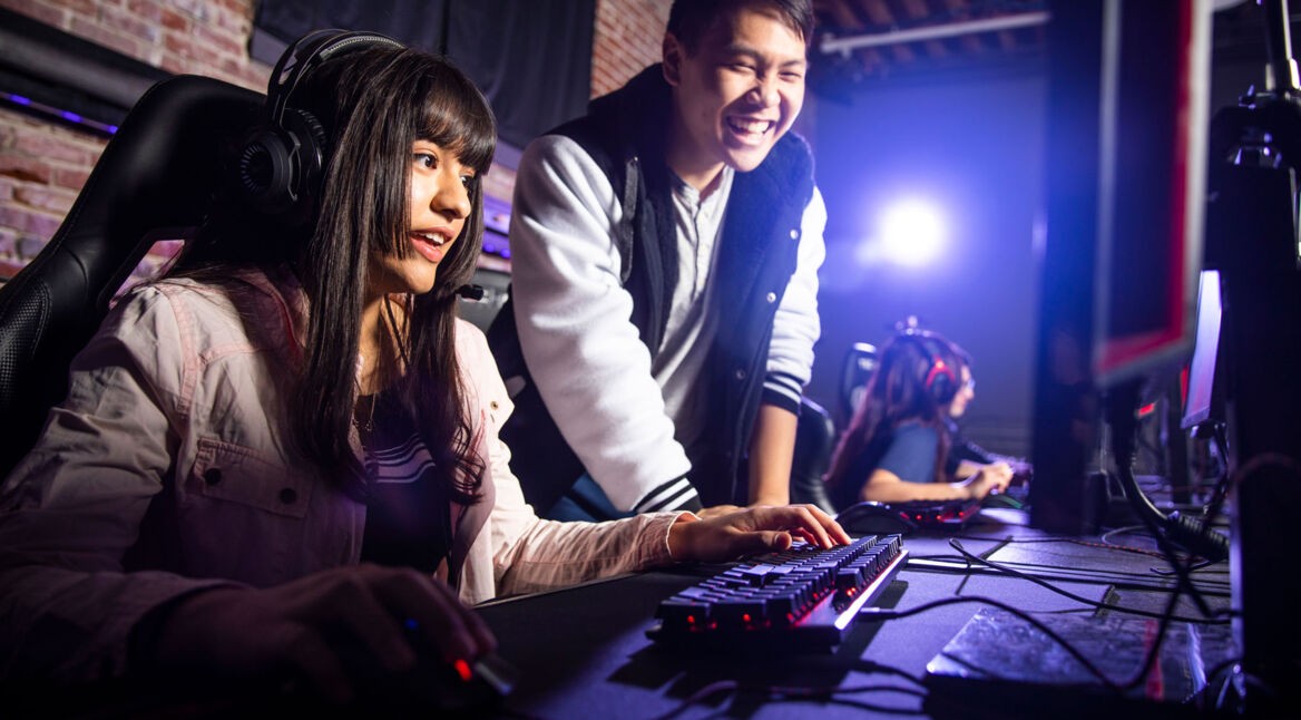 esports-trainer-mit-gamerin-fortnite-world-cup-finals