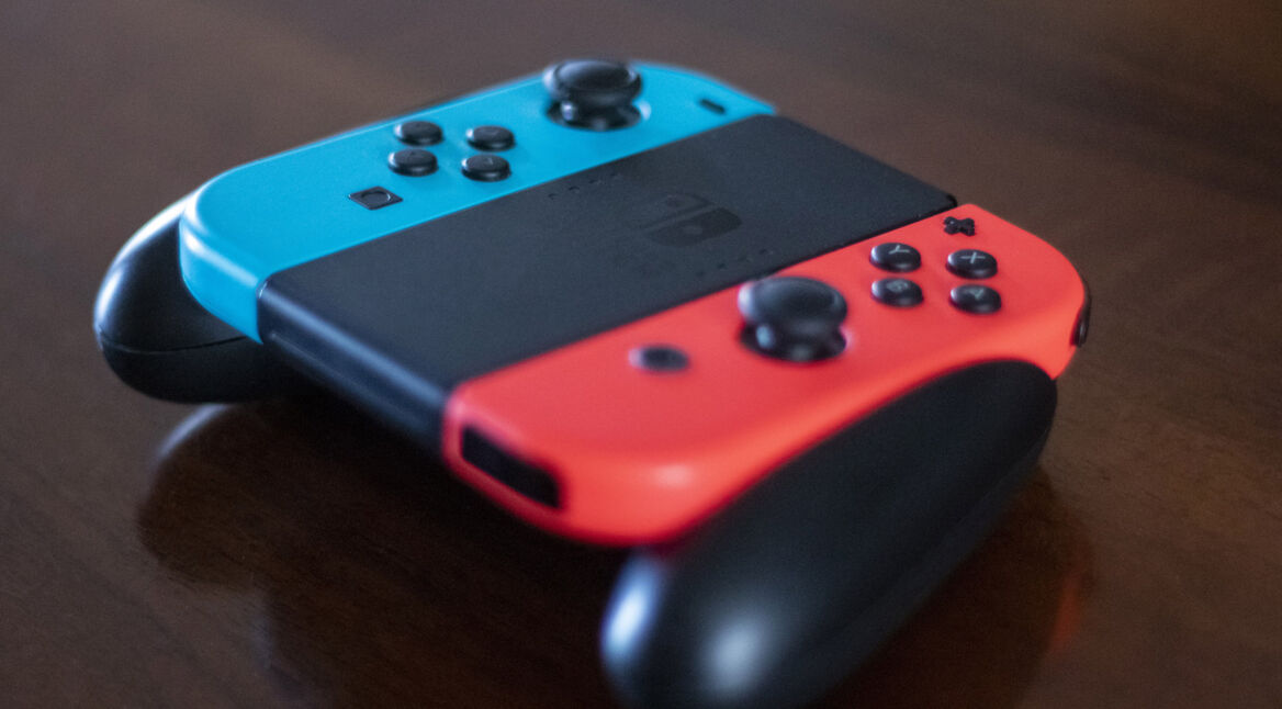 Controller für das Nintendo-Switch-Spiel Fire Emblem: Three Houses.