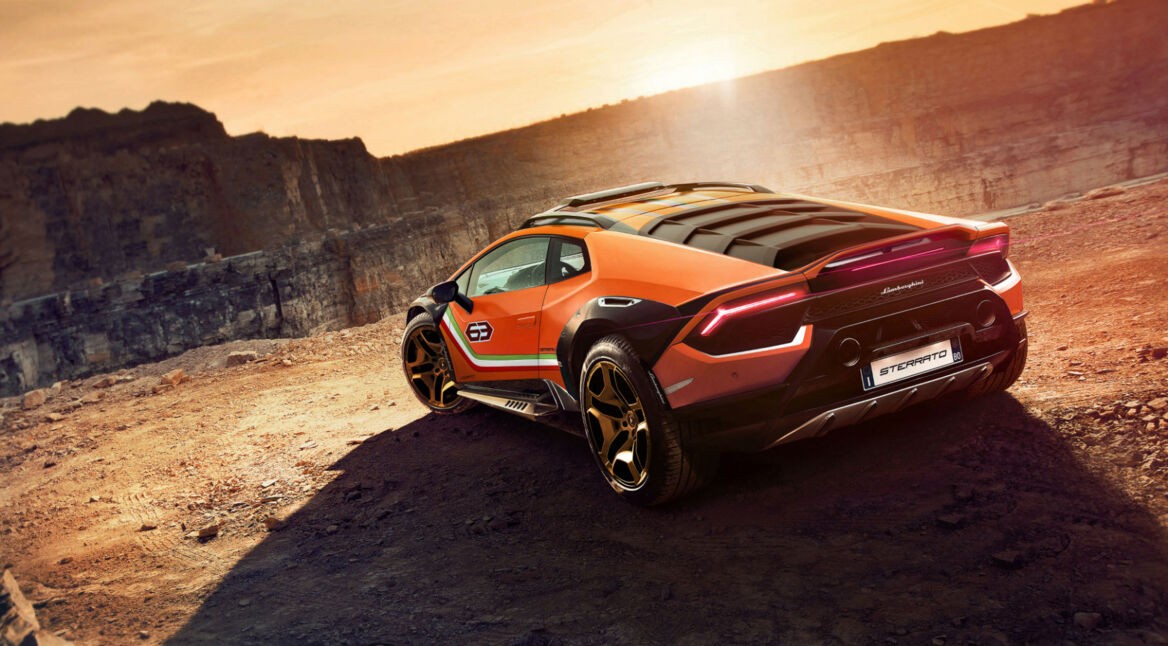 Ein oranger Lamborghini Huracán.