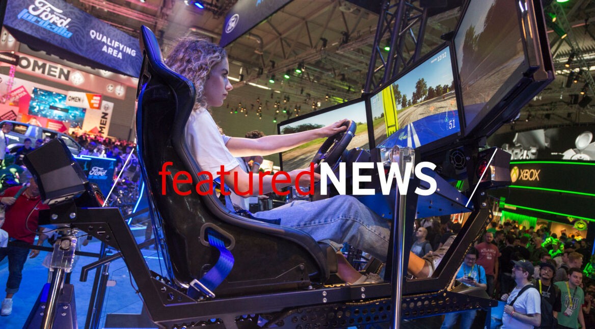 Gamescom 2019 Besucherin spielt im Gaming-Sessel - featuredNews 9