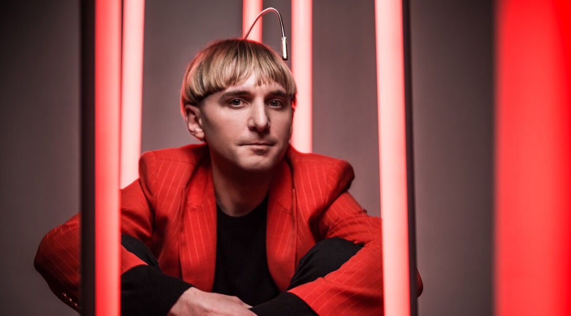 Future Stories: Neil Harbisson hört Farben mit künstlichem Sinnesorgan