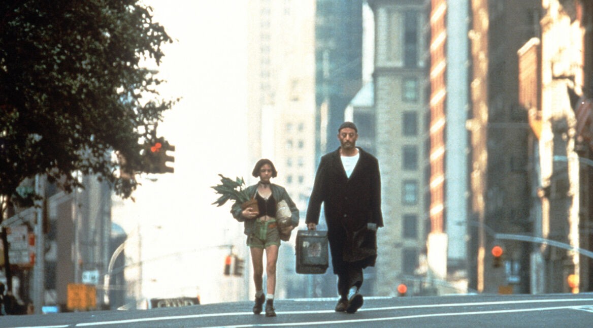 Léon und Mathilda wandern in "Léon - Der Profi" durch die Straßen von New York. Bild: Studiocanal