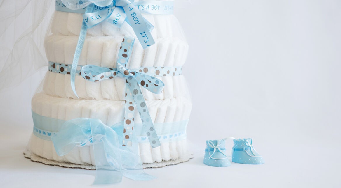 Windeltorte und Babyschuhe