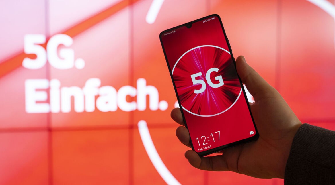 5G-Smartphone in rot