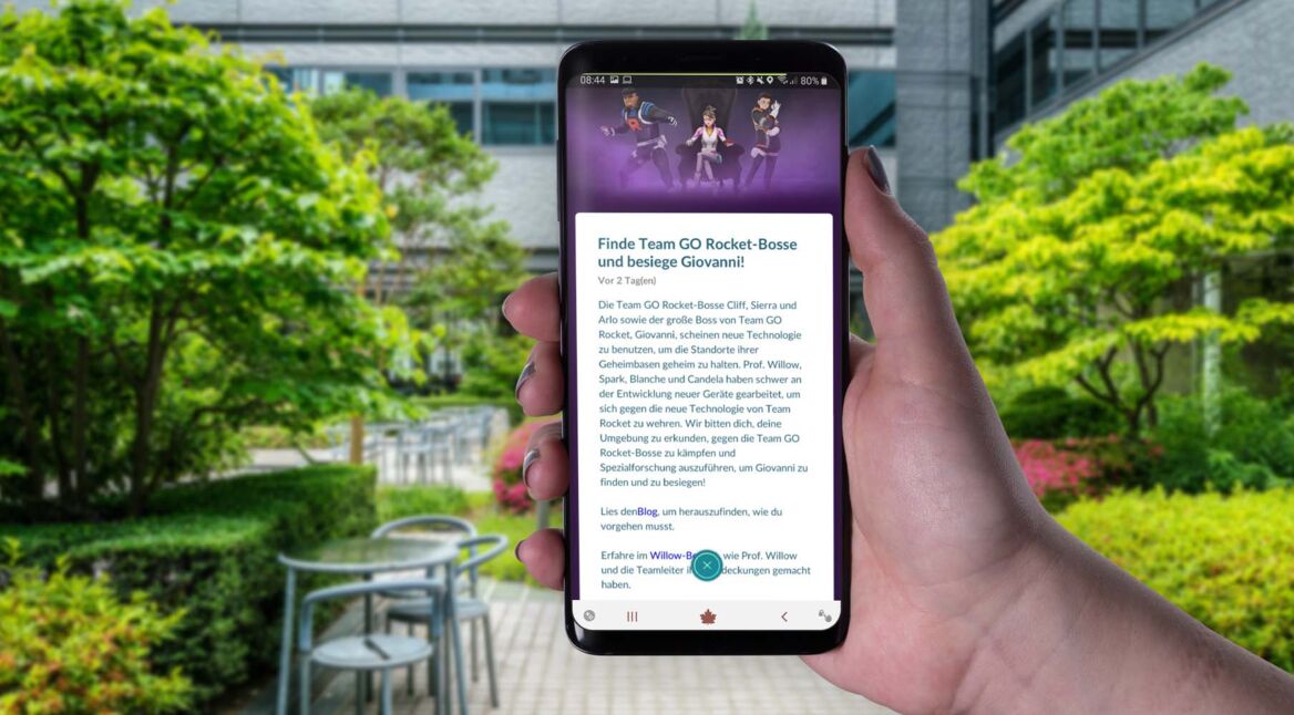 Am Samsung Galaxy S9+ die Ankündigung der Team-Rocket-Bosse in Pokémon Go durchlesen.