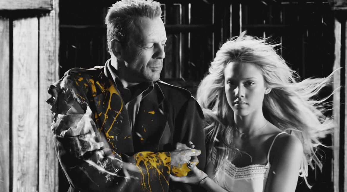 „Sin City”-Filmbild mit Bruce Willis und Jessica Alba.