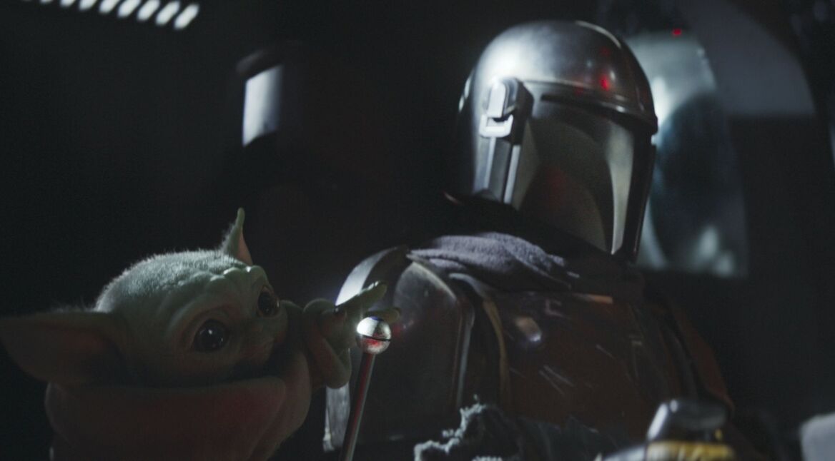 Baby Yoda und der Mandalorianer in „Star Wars: The Mandalorian”.