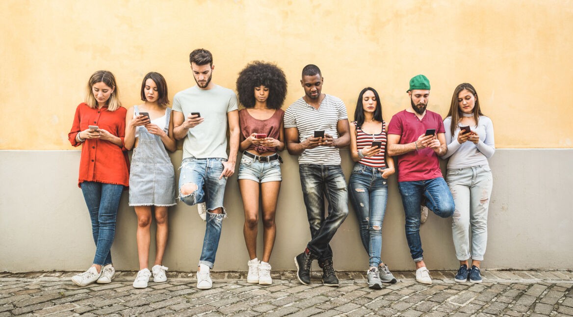 Gruppe von Smartphone-Nutzern