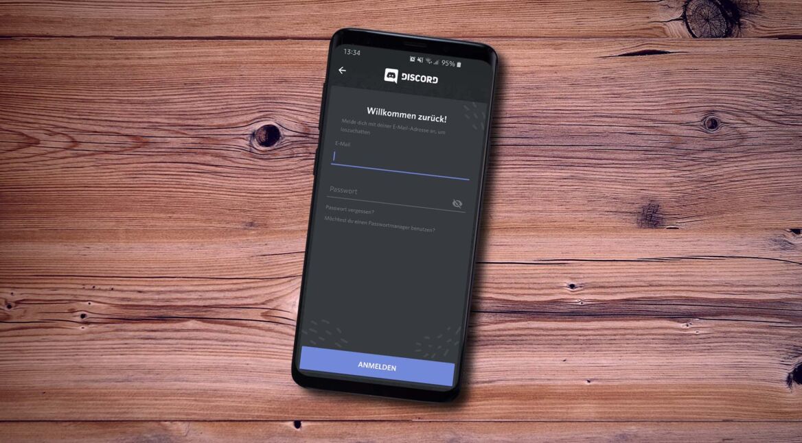 Smartphone mit geöffneter Discord-App