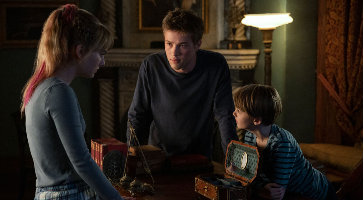 Die Locke-Geschwister mit den mysteriösen Schlüsseln in Vergleich der Locke-and-Key-Comics mit der Serie. Foto: Netflix