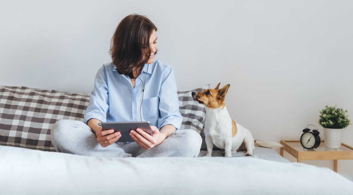 frau nutzt vodafone multisim