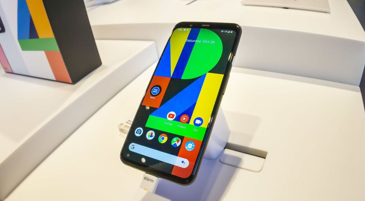 Das Google Pixel 4 in New York ausgestellt.