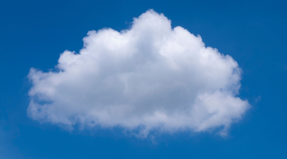 Wolke am blauen Himmel