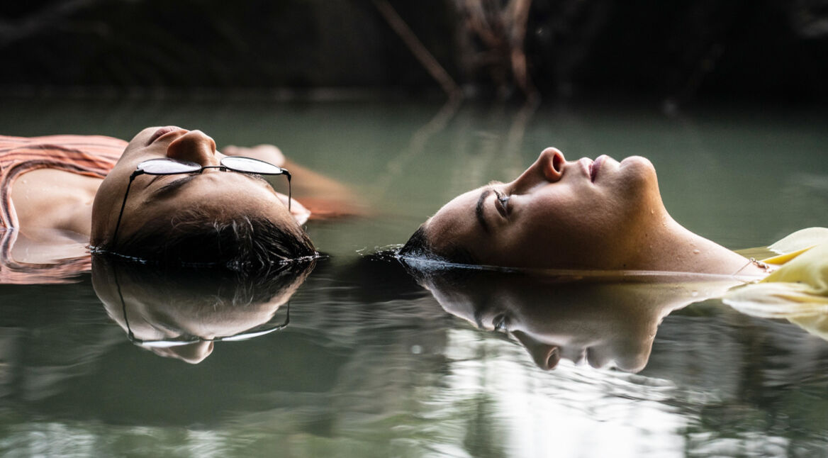 Alexxis Lemire und Leah Lewis in Nur die halbe Geschichte