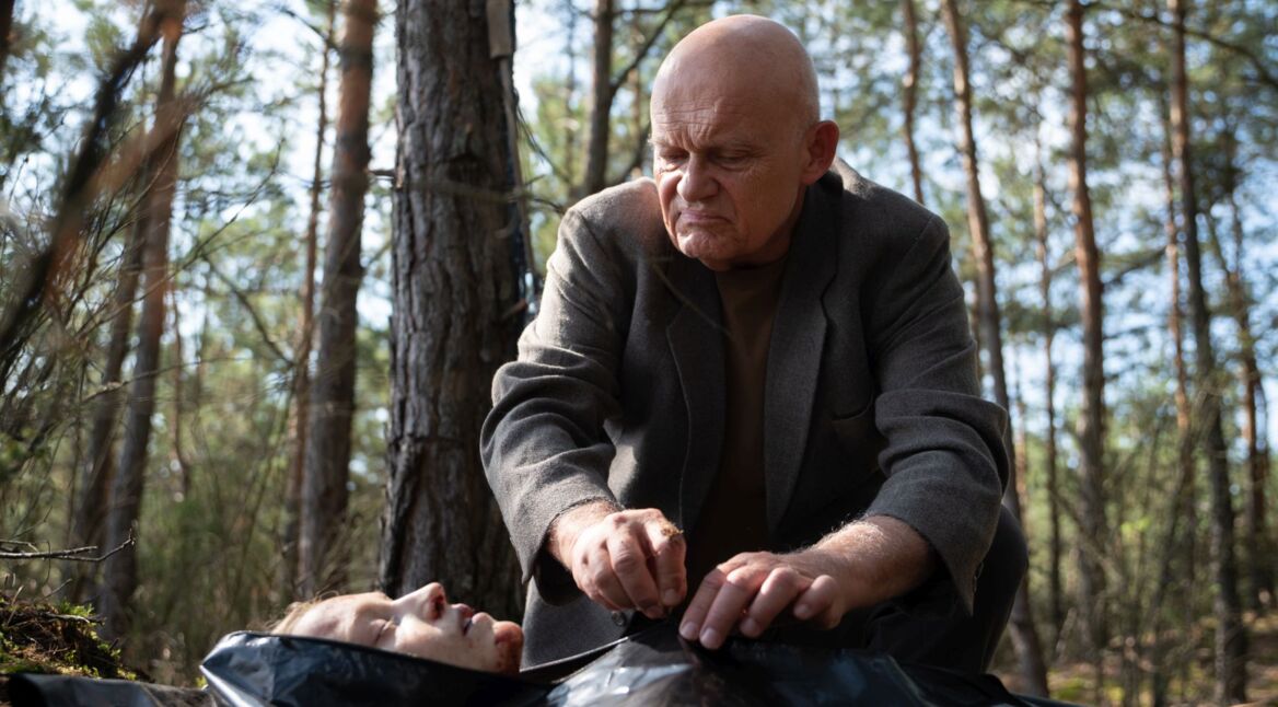 Szene in der Netflix-Miniserie "Das Grab im Wald"