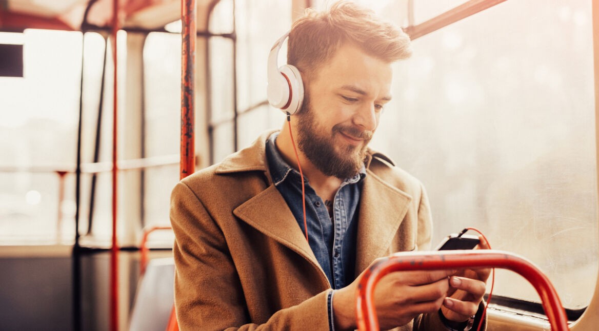 Mann will Spotify Canvas ausschalten