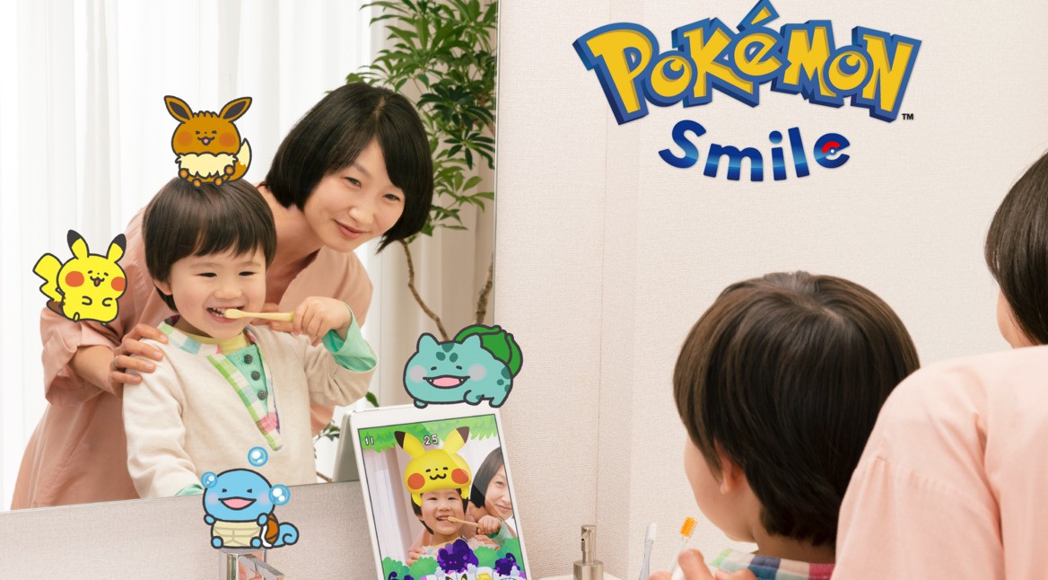 Kind nutzt Pokémon Smile zum Zähneputzen