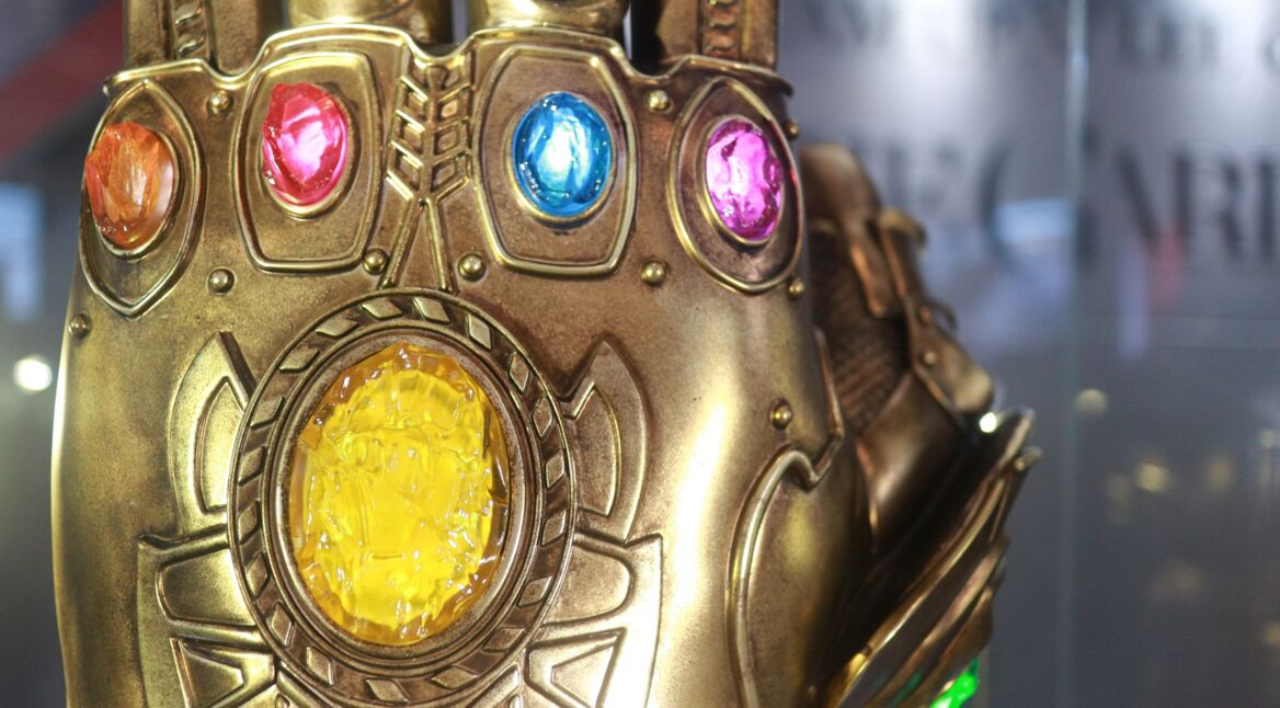Infinity-Gauntlet mit den Infinity-Steinen