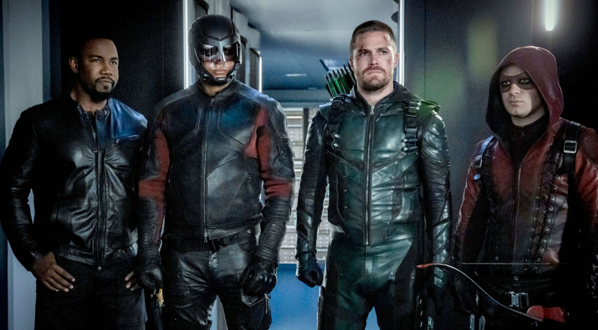 Michael Jai White, David Ramsey, Stephen Amell und Colton Haynes in "Arrow"