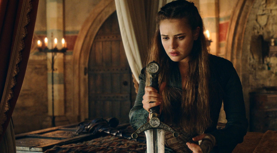 Katherine Langford als Nimue in der Netflix-Serie "Cursed - Die Auserwählte".