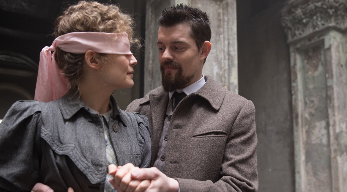 Rosamund Pike und Sam Riley in "Marie Curie – Element des Lebens"