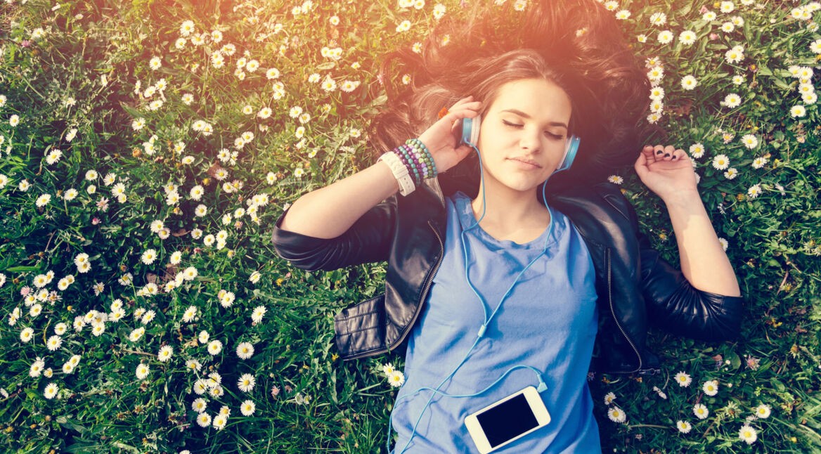 Musik hören mit Kopfhörern