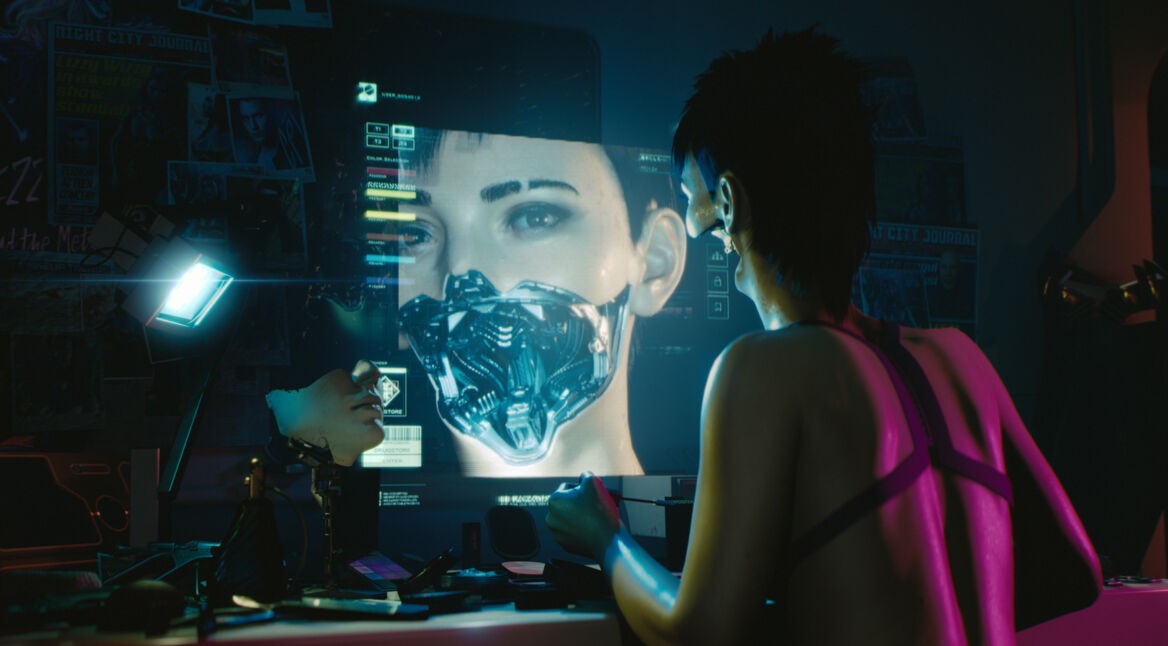 Figur aus Cyberpunk 2077 vor einem Computer
