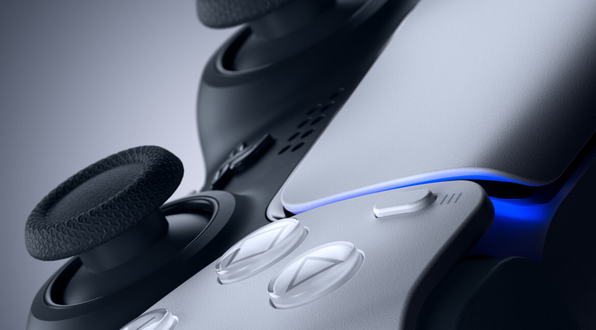 PS5-Controller mit blauer Leuchtfunktion