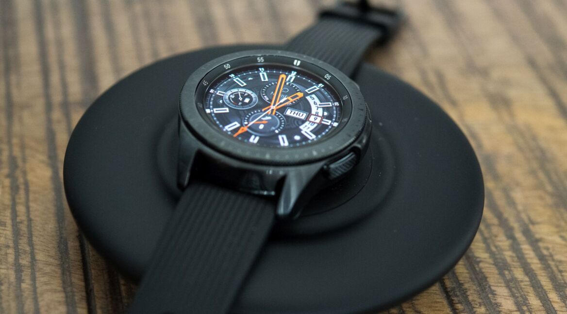 Induktives Laden am Beispiel einer Smartwatch.