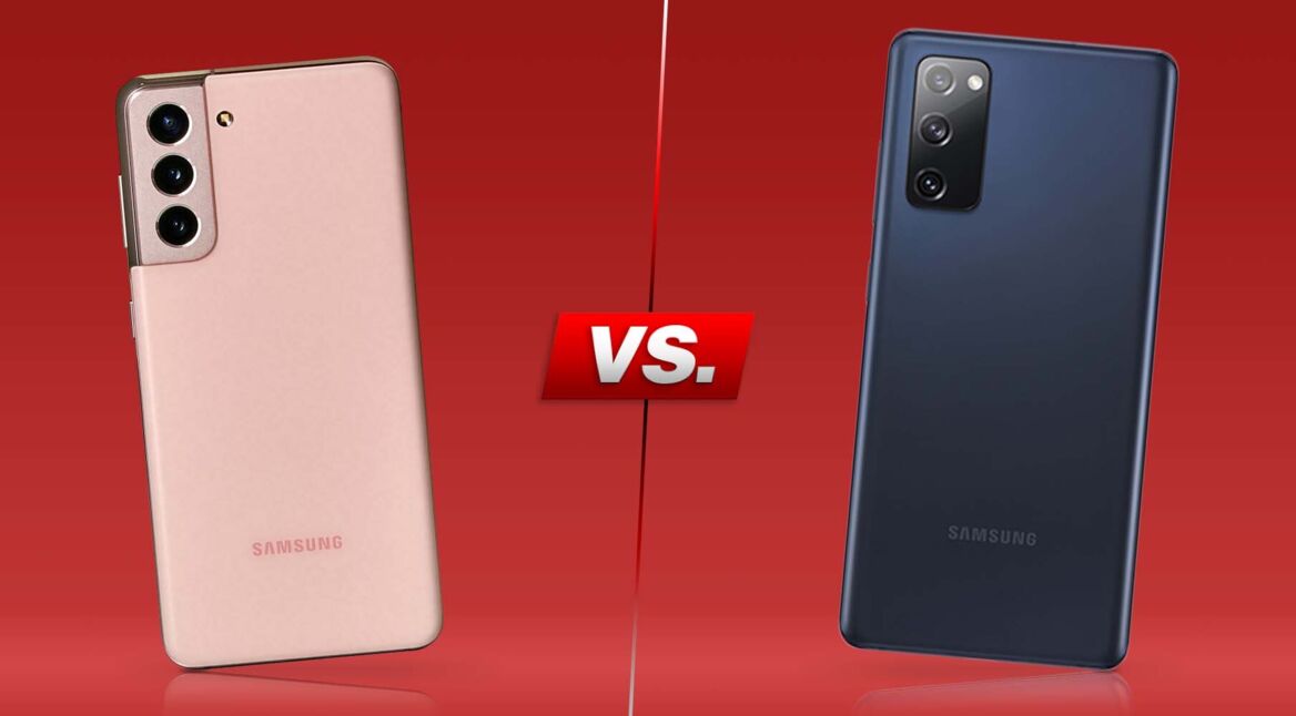 Galaxy S21 und Galaxy S20 FE nebeneinander vor rotem Hintergrund