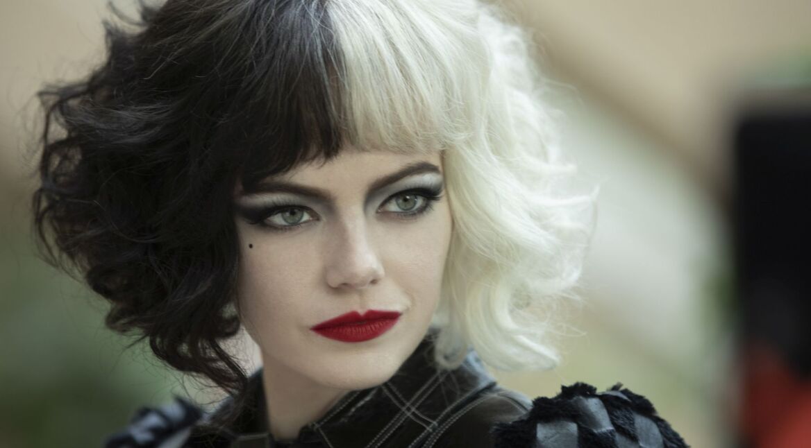 Emma Stone als Cruella De Vil im Film "Cruella".