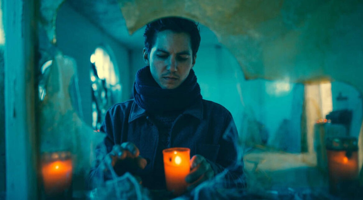 Tim Oliver Schutz als Theo in Heilstätten