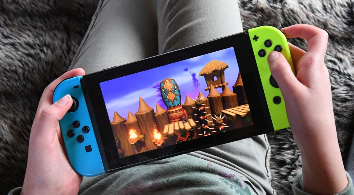Nintendo Switch im Handheld-Modus.