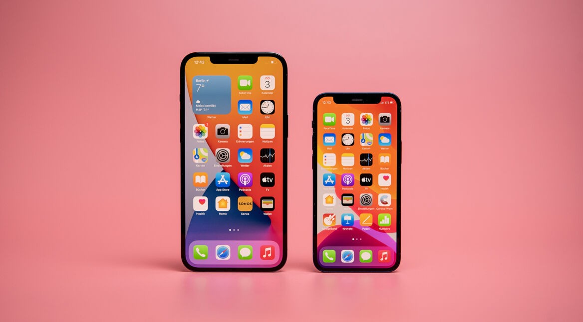 iPhone 12 Pro Max und iPhone 12 mini nebeneinander