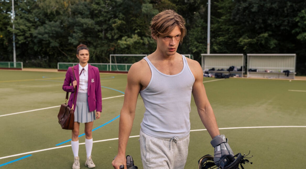 James (Damian Hardung) und Ruby (Harriet Herbig-Matten) in der deutschen Serie Maxton Hall