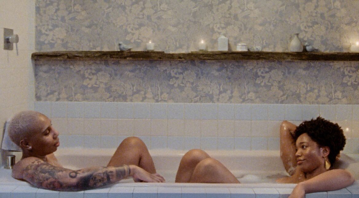 Lena Waithe und Naomi Ackie in Master of None