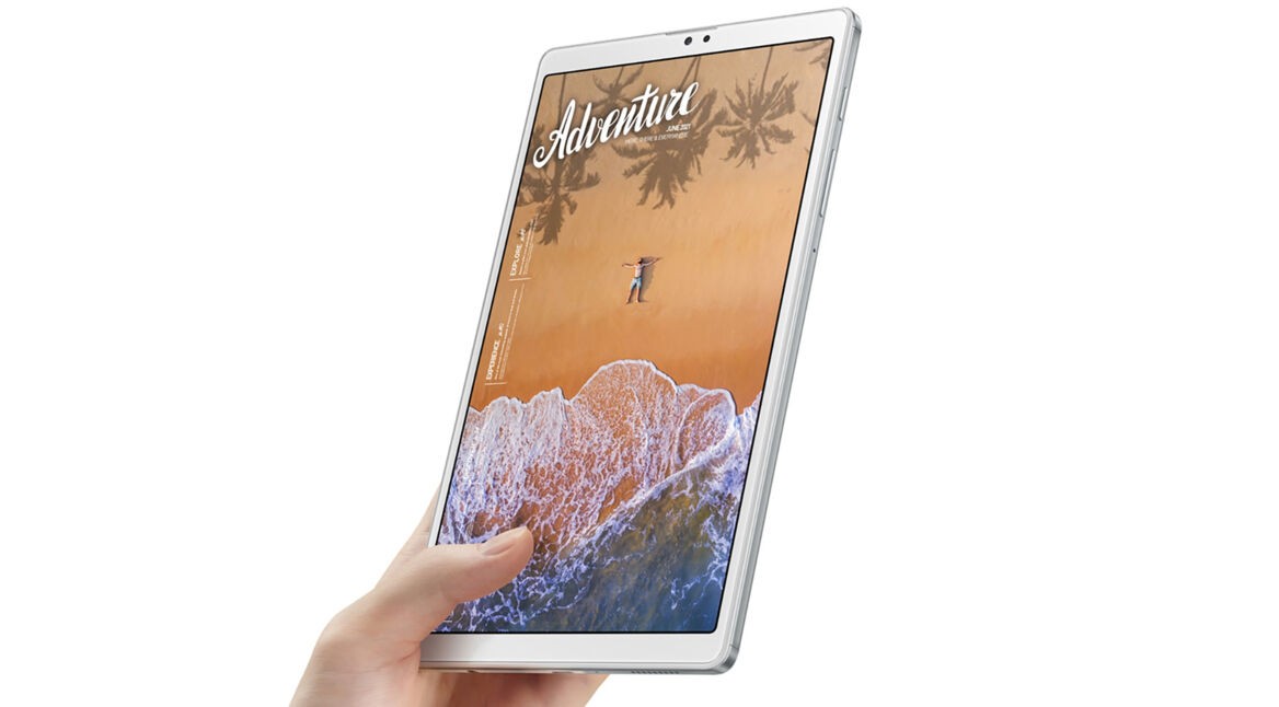 Galaxy Tab A7 Lite wird in der Hand gehalten