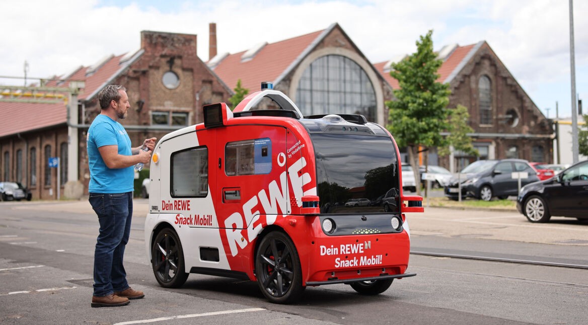 Rewe und Vodafone Snack Mobil in Köln