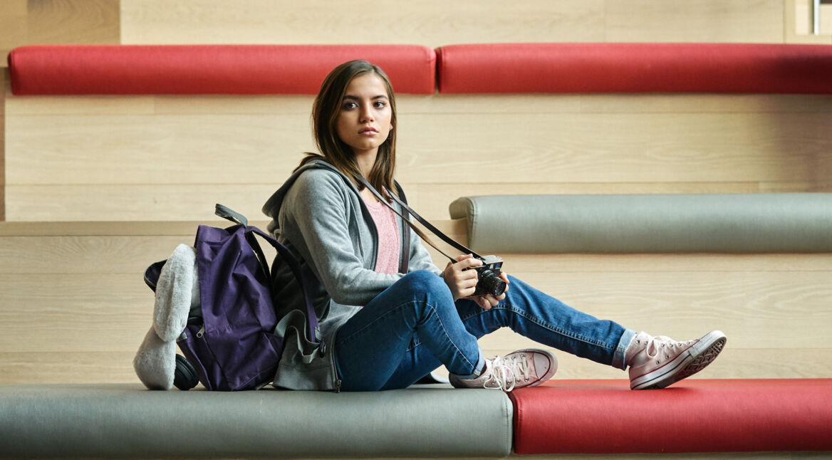 Isabela Merced als Rachel in Sweet Girl