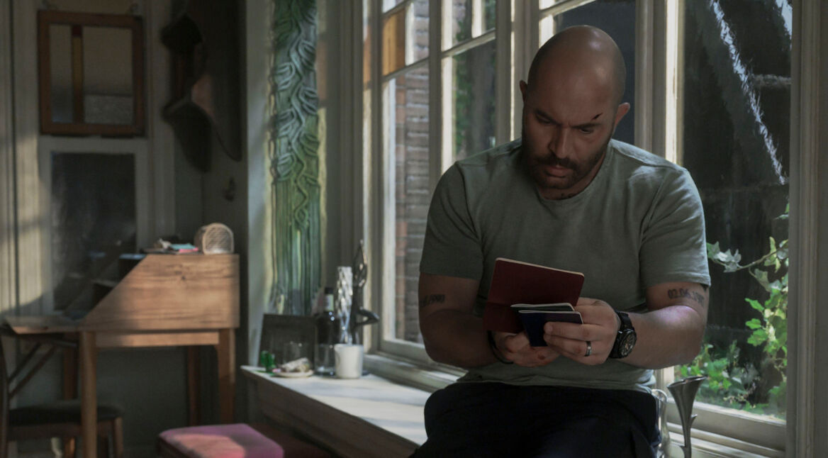 Lior Raz als Segev in Staffel 1 von Hit & Run auf Netflix