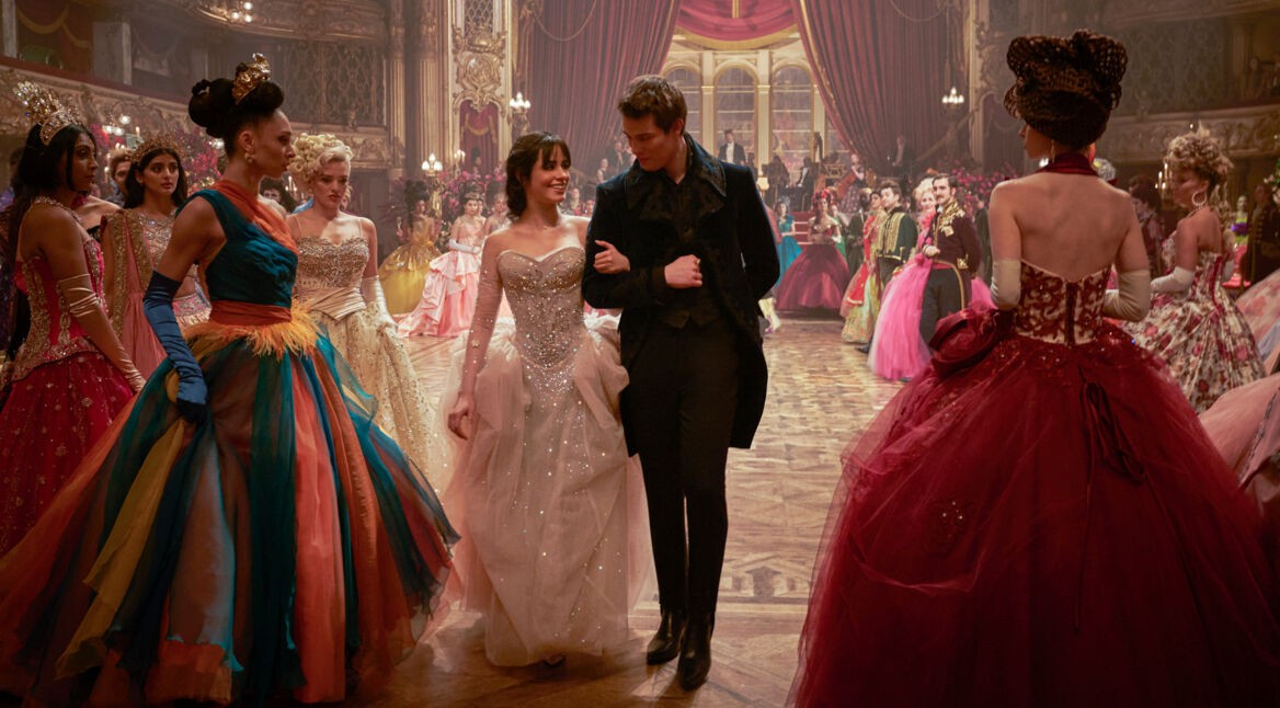 Ella und Prinz Robert auf dem Ball in Cinderella