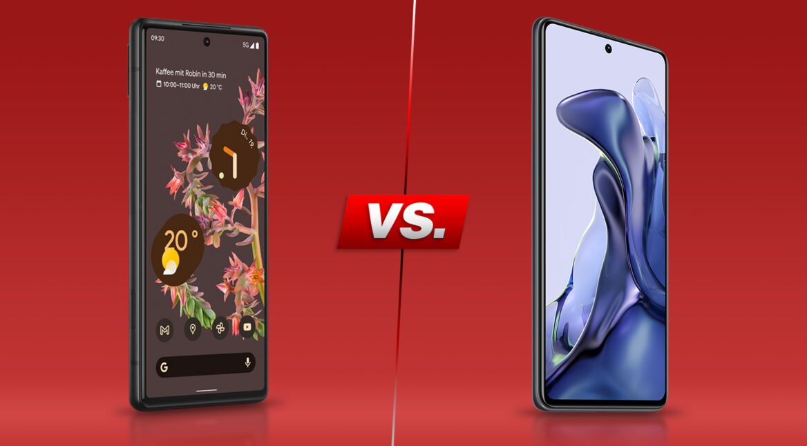 Pixel 6 und Xiaomi 11T von vorne vor rotem Hintergrund